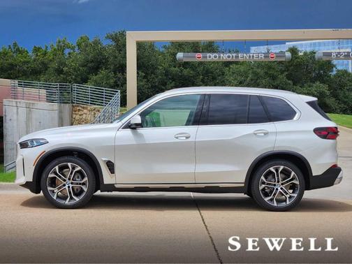 Mineral White Metallic 2026 BMW X5 xDrive40i