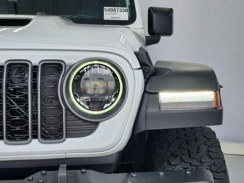 Bright White Clearcoat 2026 Jeep Wrangler Moab 392