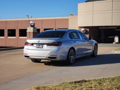 2020 BMW 740 i