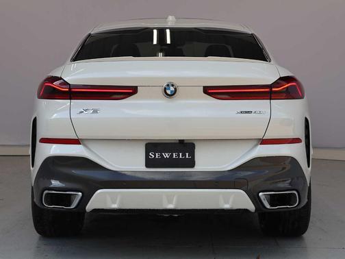 Mineral White Metallic 2026 BMW X6 xDrive40i