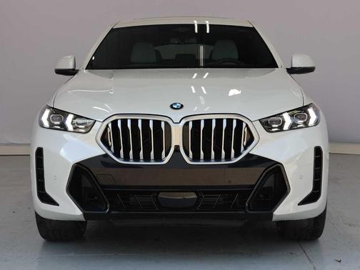 Mineral White Metallic 2026 BMW X6 xDrive40i