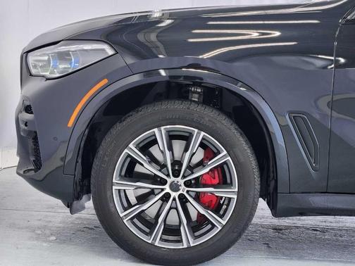 Black Sapphire Metallic 2022 BMW X5 M50i