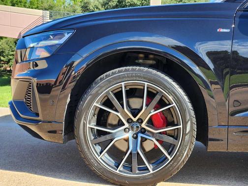 2019 Audi Q8 Premium Plus