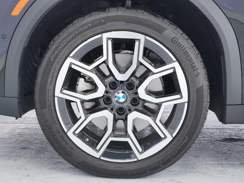 Black Sapphire Metallic 2025 BMW X2 xDrive28i