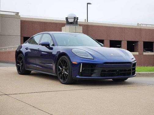 2024 Porsche Panamera 4