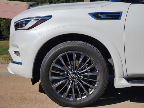 2023 INFINITI QX80 SENSORY