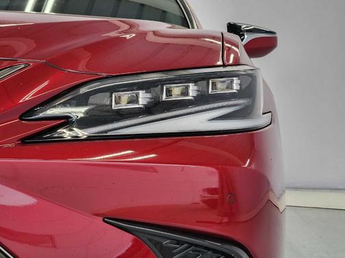 Matador Red Mica 2022 Lexus ES 300h F SPORT
