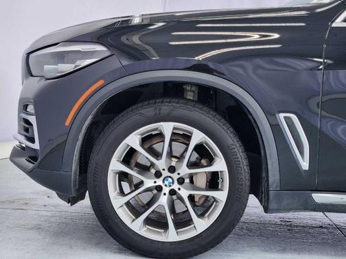 Black Sapphire Metallic 2021 BMW X5 sDrive40i