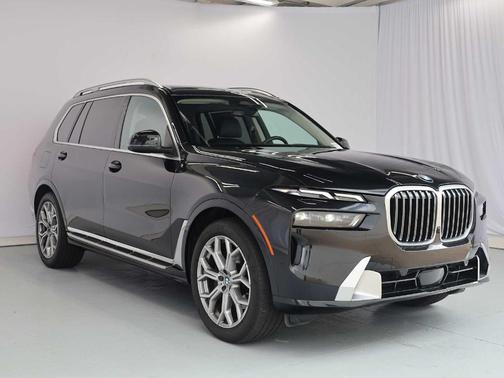 Black Sapphire Metallic 2026 BMW X7 xDrive40i