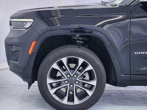 Diamond Black 2023 Jeep Grand Cherokee L Overland