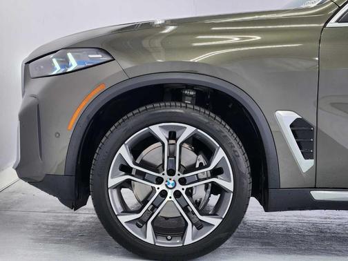 Manhattan Green Metallic 2025 BMW X5 sDrive40i