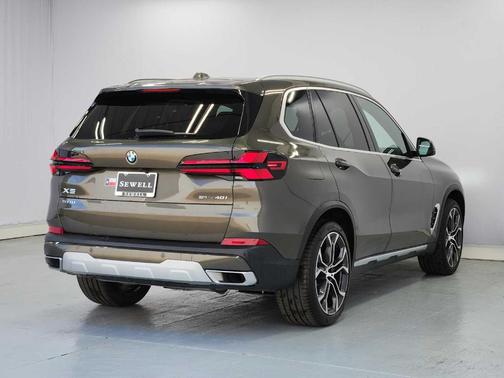 Manhattan Green Metallic 2025 BMW X5 sDrive40i