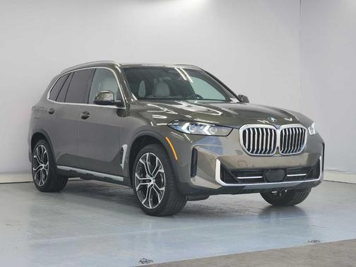 Manhattan Green Metallic 2025 BMW X5 sDrive40i