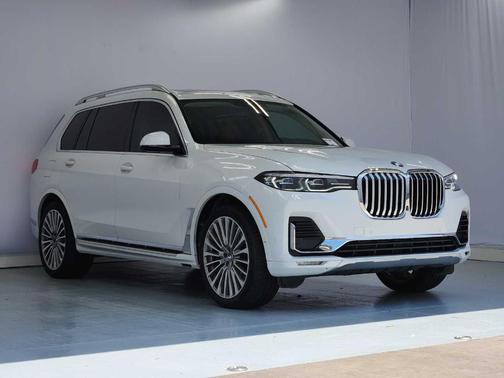 Mineral White Metallic 2022 BMW X7 xDrive40i