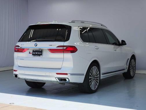 Mineral White Metallic 2022 BMW X7 xDrive40i