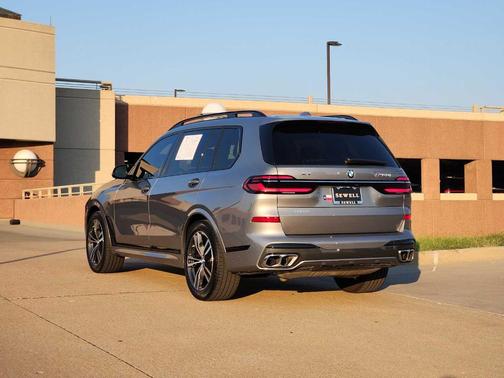 2025 BMW X7 M60i