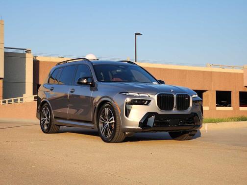2025 BMW X7 M60i