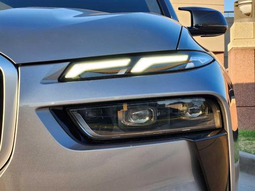 2025 BMW X7 M60i