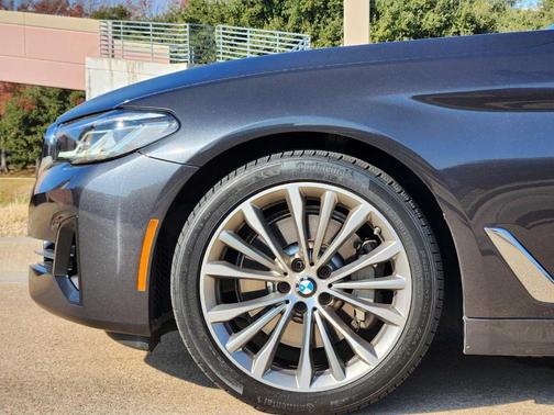 2021 BMW 530 i