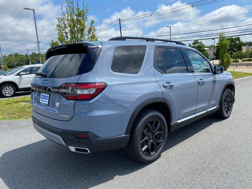 2025 Honda Pilot Touring 8-Passenger
