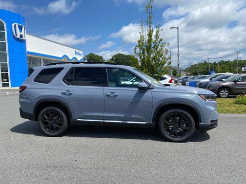 2025 Honda Pilot Touring 8-Passenger