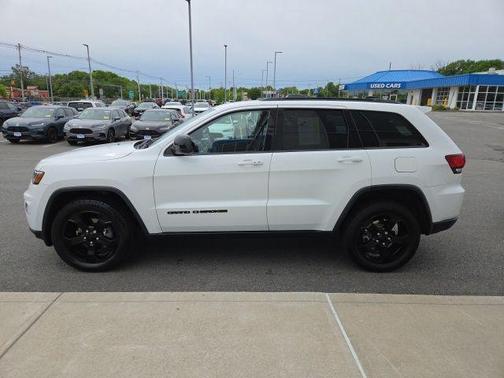 Bright White Clearcoat 2018 Jeep Grand Cherokee Upland