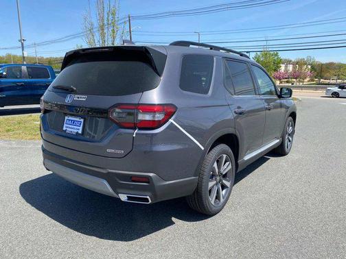 2025 Honda Pilot Touring 8-Passenger