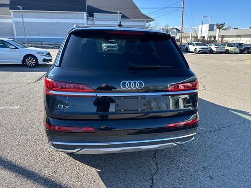 Mythos Black Metallic 2023 Audi Q7 55 Premium