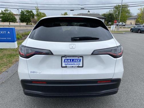 Platinum White Pearl 2027 Honda HR-V LX
