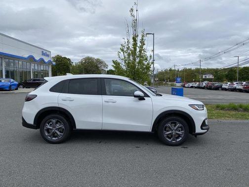 Platinum White Pearl 2027 Honda HR-V LX