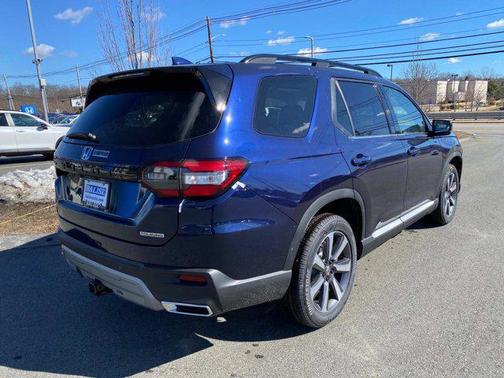 2025 Honda Pilot Touring 8-Passenger