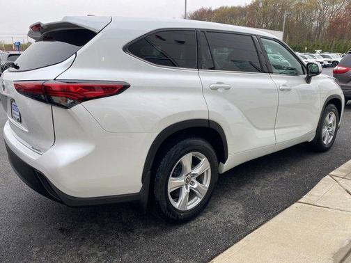 2022 Toyota Highlander LE