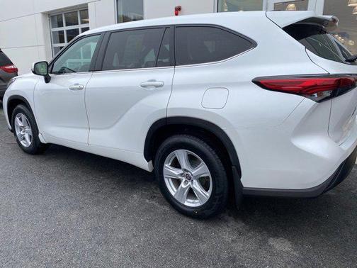 2022 Toyota Highlander LE