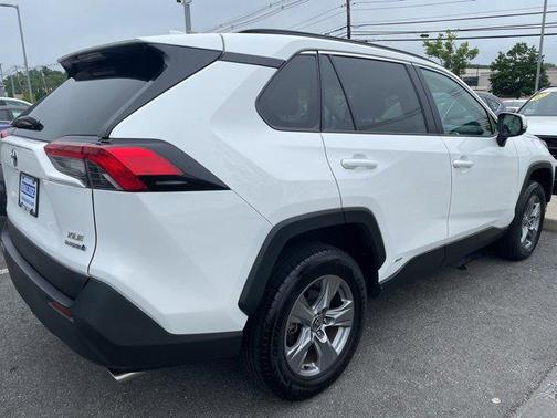 2022 Toyota RAV4 Hybrid XLE