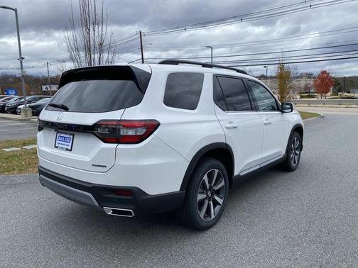 2025 Honda Pilot Touring 8-Passenger