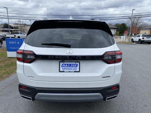 2025 Honda Pilot Touring 8-Passenger