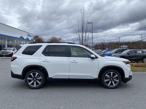 2025 Honda Pilot Touring 8-Passenger