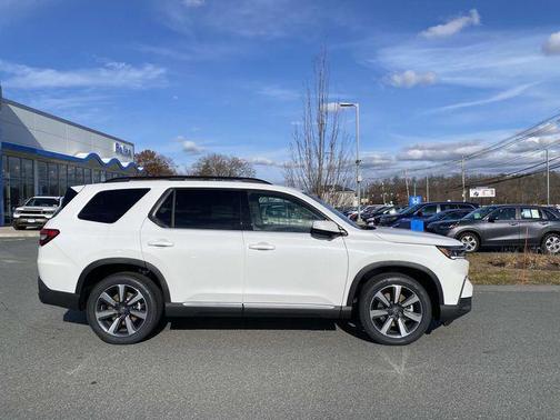 2025 Honda Pilot Touring 8-Passenger