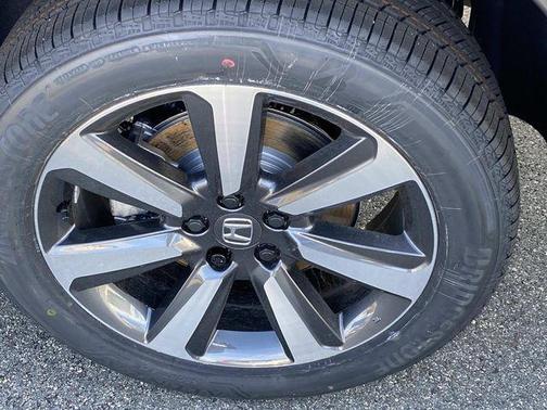 2025 Honda Pilot Touring 8-Passenger