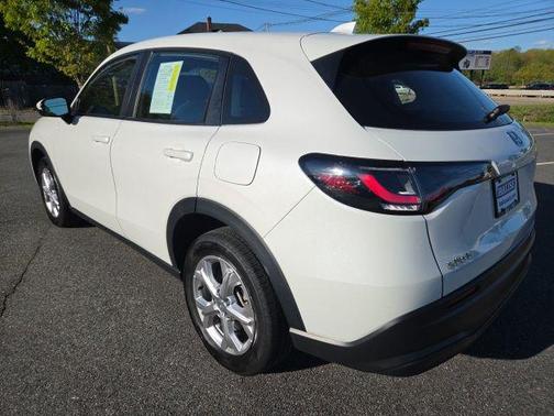 Platinum White Pearl 2025 Honda HR-V LX