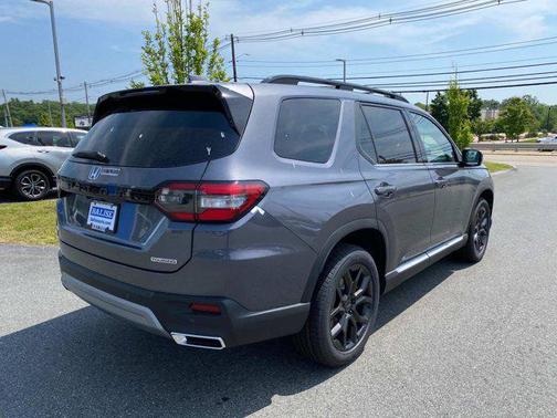 2025 Honda Pilot Touring 8-Passenger