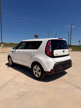 Clear White 2016 Kia Soul Base