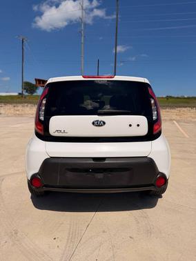 Clear White 2016 Kia Soul Base
