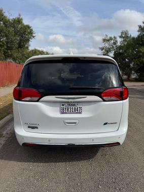 2018 Chrysler Pacifica Hybrid Limited