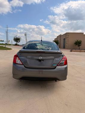 Gun Metallic 2016 Nissan Versa 1.6 SV