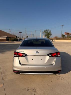 Brilliant Silver Metallic 2021 Nissan Versa 1.6 S