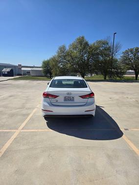 2018 Hyundai ELANTRA SE