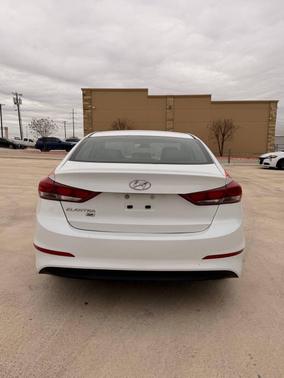 2018 Hyundai ELANTRA SE