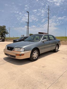 Platinum Metallic 1996 Toyota Avalon XL