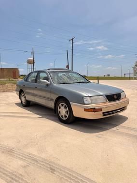 Platinum Metallic 1996 Toyota Avalon XL